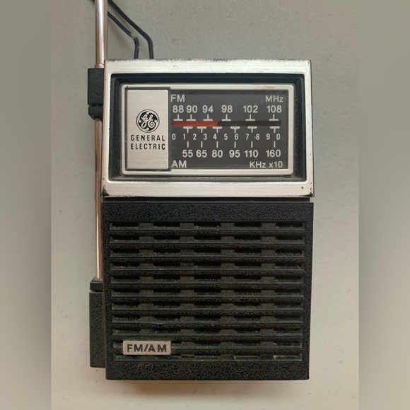 General Electric Model No 7-2506B AM FM Transistor Radio Tested and working - Picture 1 of 8